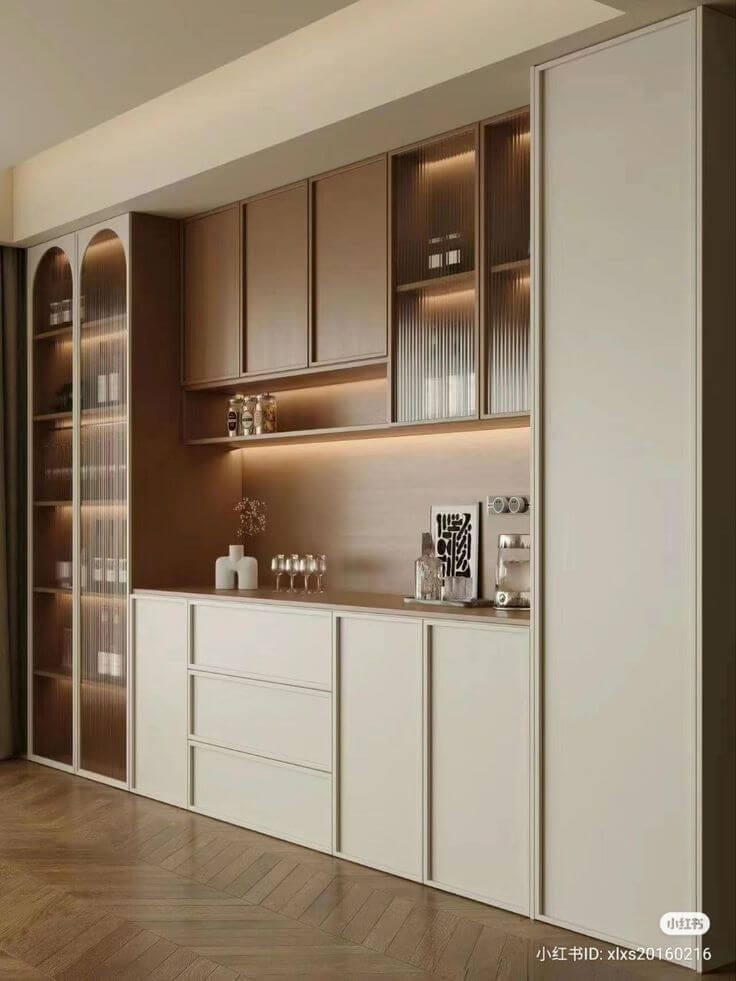 کابینت شیشهای با نور داخلی گرم