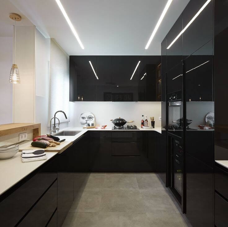 کابینت مشکی براق در آشپزخانه مدرن اصفهانی