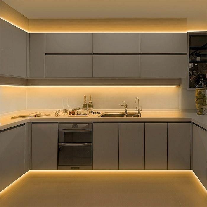 نورپردازی خطی زیر کابینت و ویترین شیشه ای در کابینت سازی اصفهان