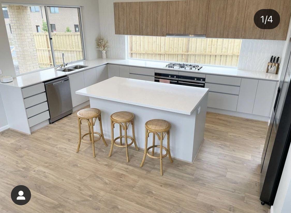 نمونه کار کابینت کلاسیک آرتان دکور در آشپزخانه